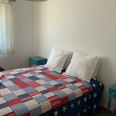 펜션 Alfarrobeiras 알부페이라