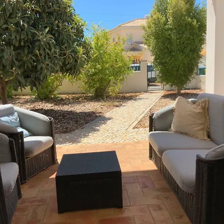 Alfarrobeiras 펜션