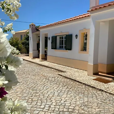 Feriehus Alfarrobeiras *